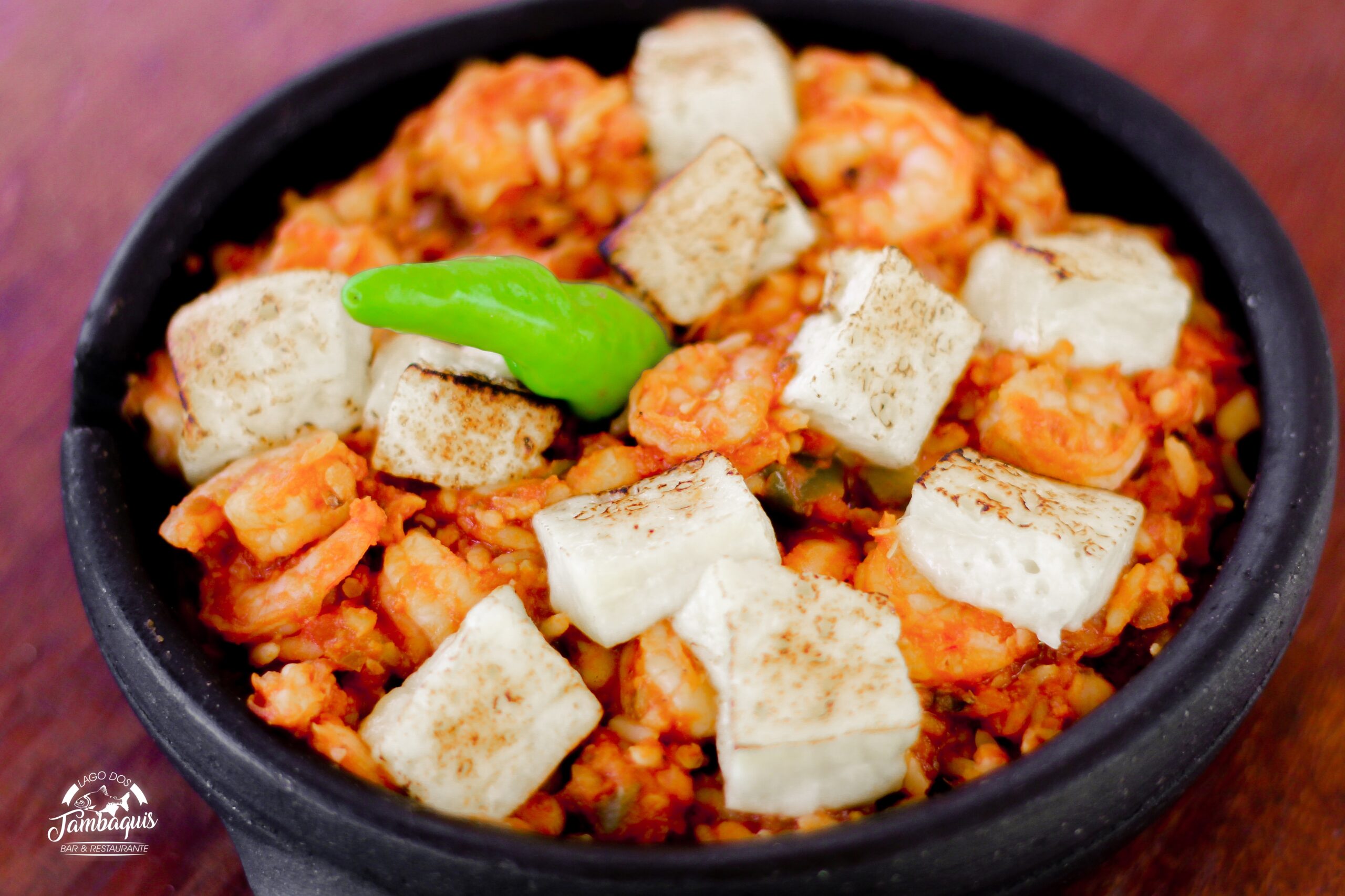 Arroz com camarão e queijo coalho